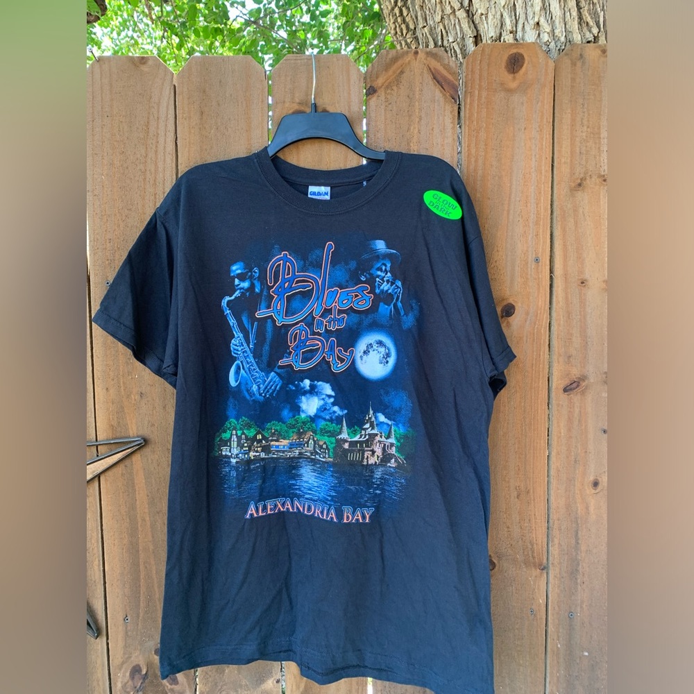 NWT "Blues in the Bay" Alexandria Bay T-shirt size Large.